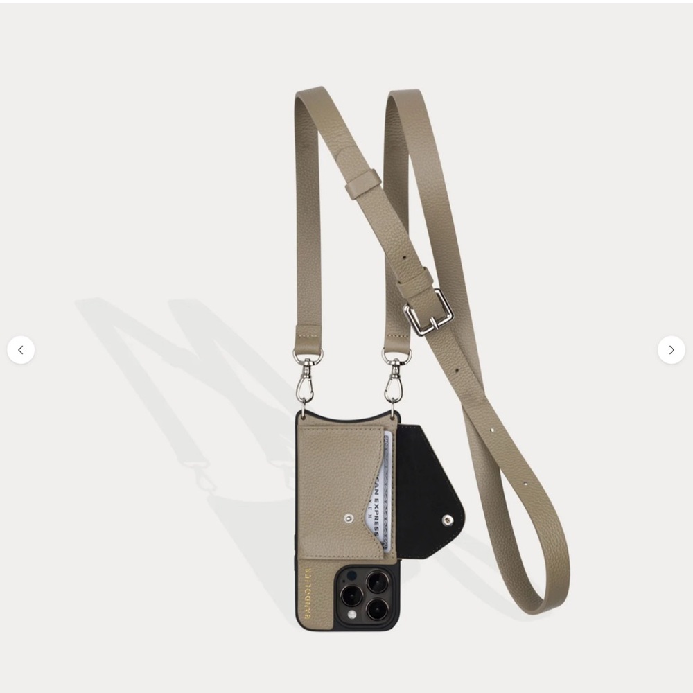 Bandolier iPhone 14 Pro HAILEY
Crossbody Phone Case in Greige/Silver
